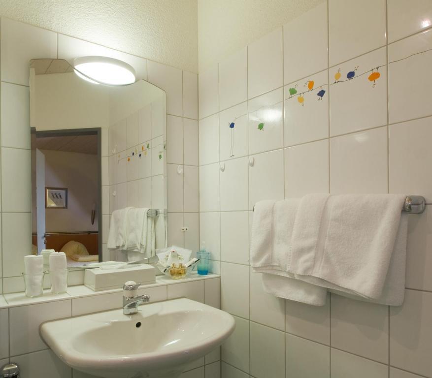 Seehotel Delphin Meisterschwanden Rum bild